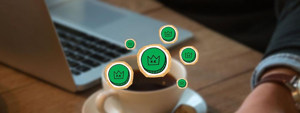 Grønne kroner over skrivepult