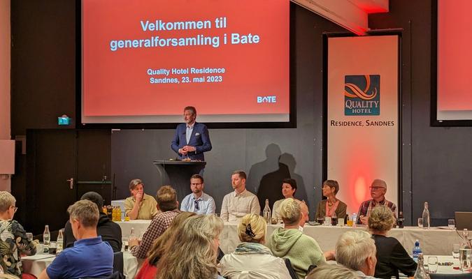 Bates generalforsamling i 2023, styreleder Harald Martin Gjøvåg på talerstolen