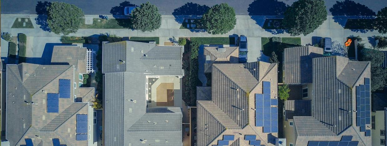 Dronefoto av Bates boligselskap