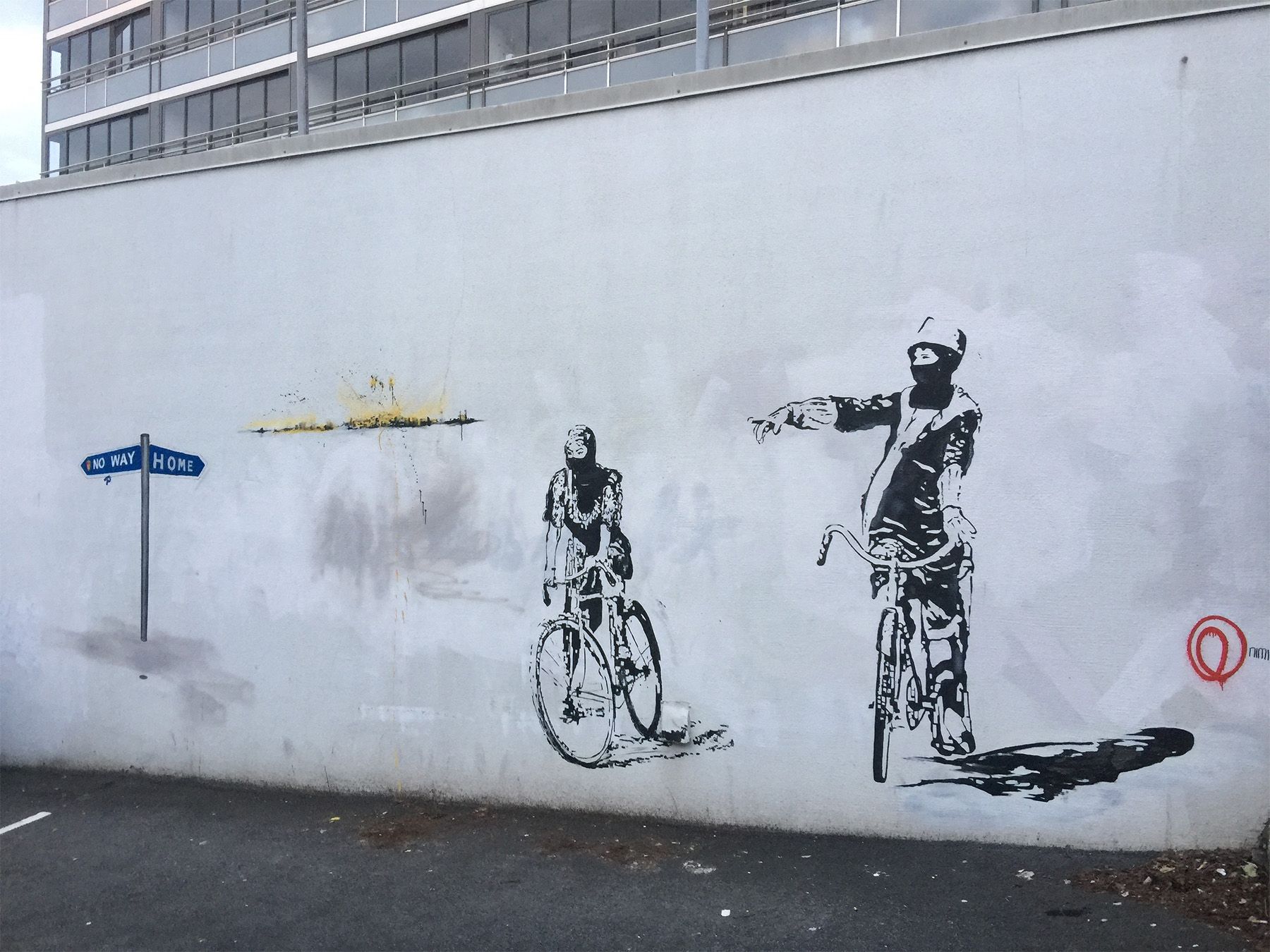 street art to gutter på sykkel
