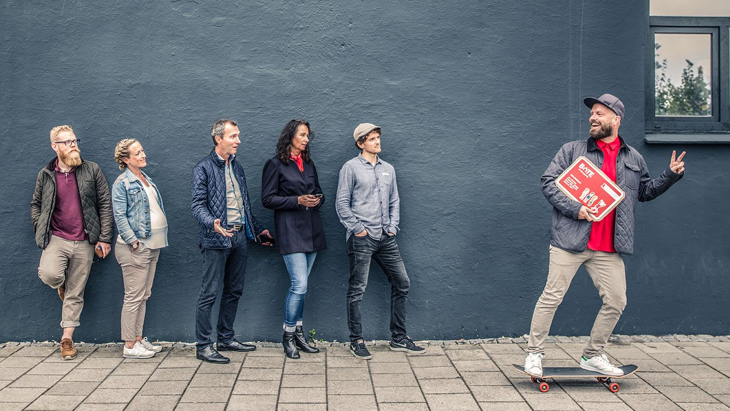 Mann går forbi kø med forkjøpsrett fra Bate