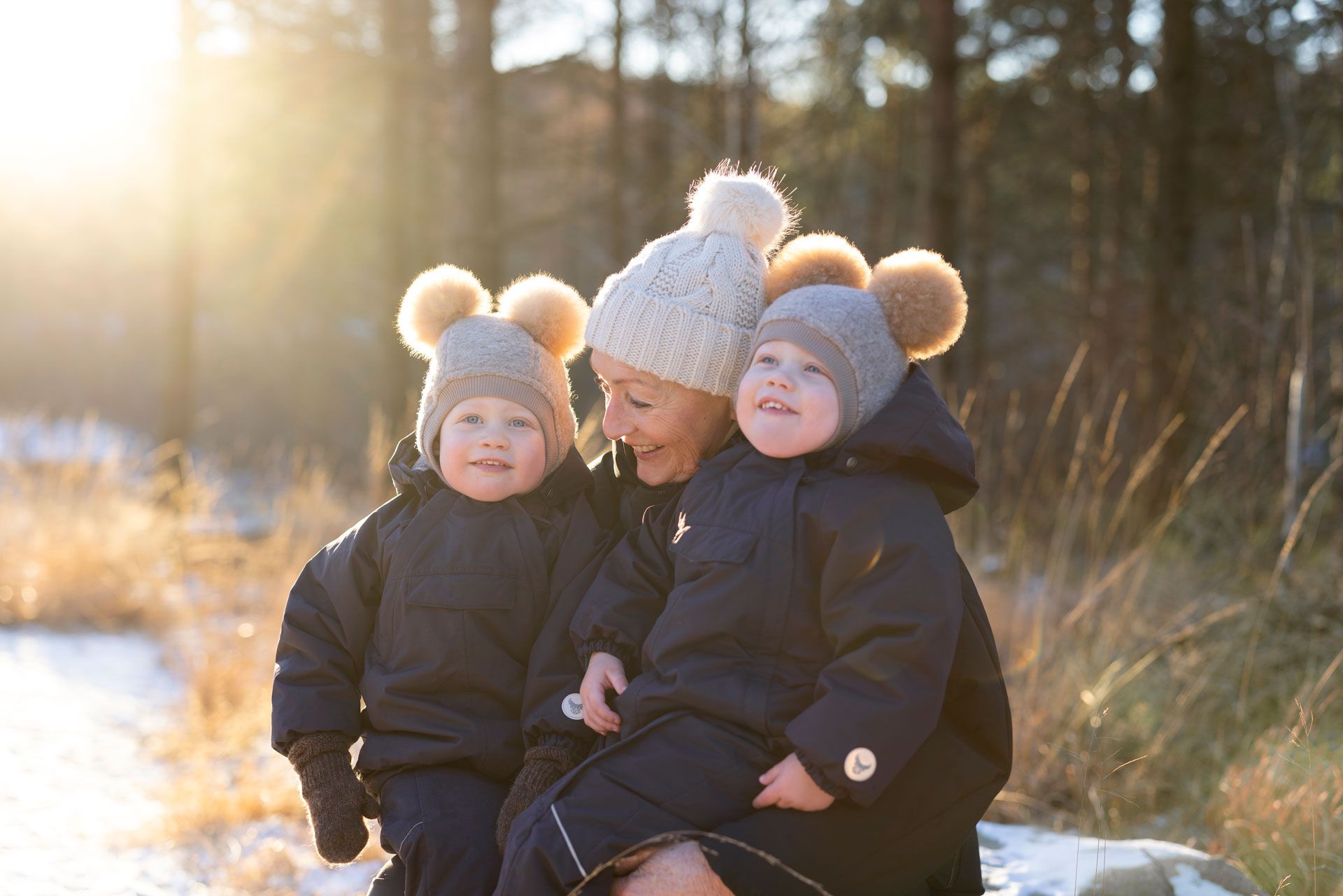 Bestemor og barnebarn på tur i Melshei