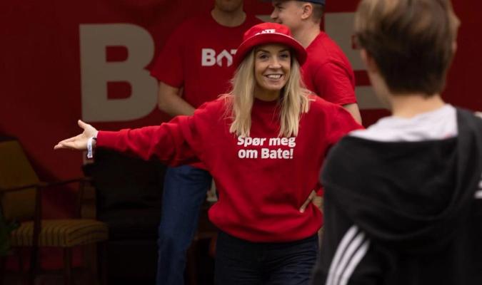 Bate-ansatt på Mablisfestivalen