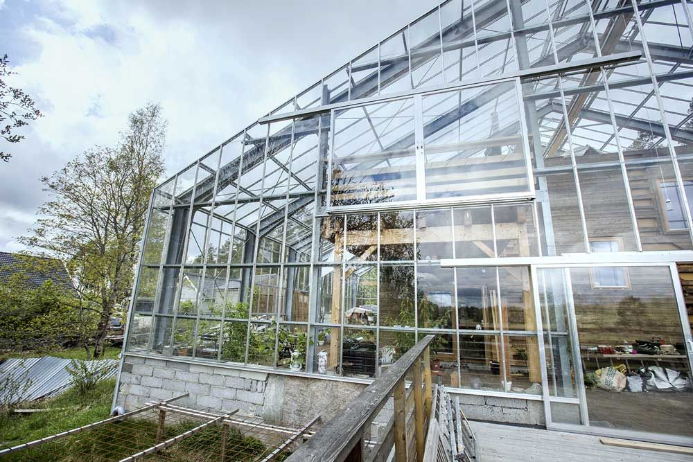 utsiden av et stort drivhus