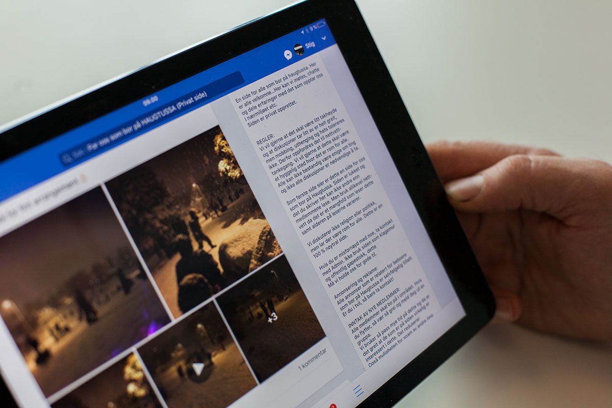 Nettbrett som viser Facebook-side