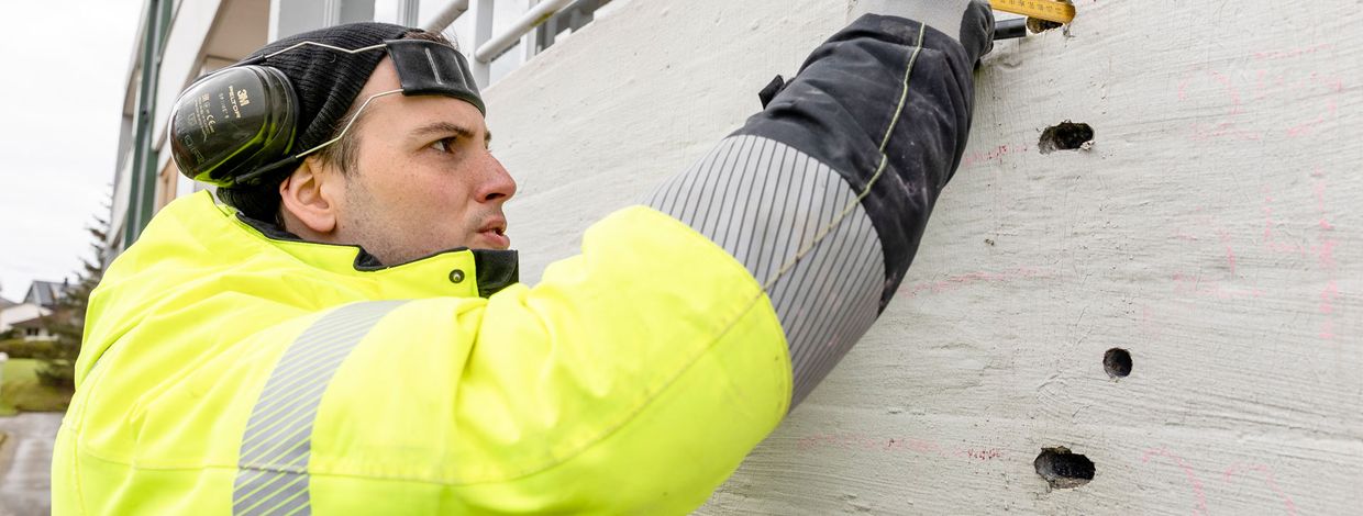 Glenn Miller kontrollerer betongfasade