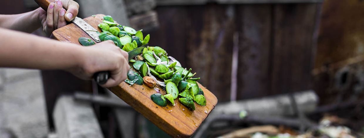 oppkuttet grønnsaker på skjærebrett