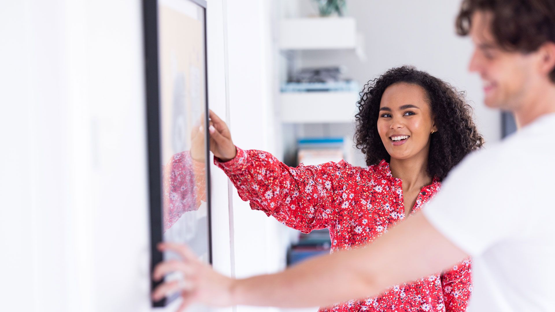 Ungt par flytter inn i ny bolig