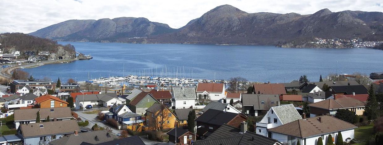 husbebyggelse ved gandsfjorden