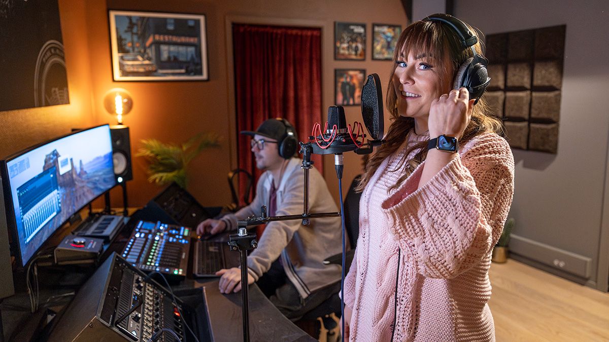 inger lise i studio med ektemannen