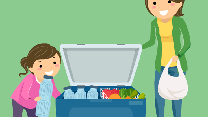 illustrasjon av mor og datter ved siden av en kurv med matvarer