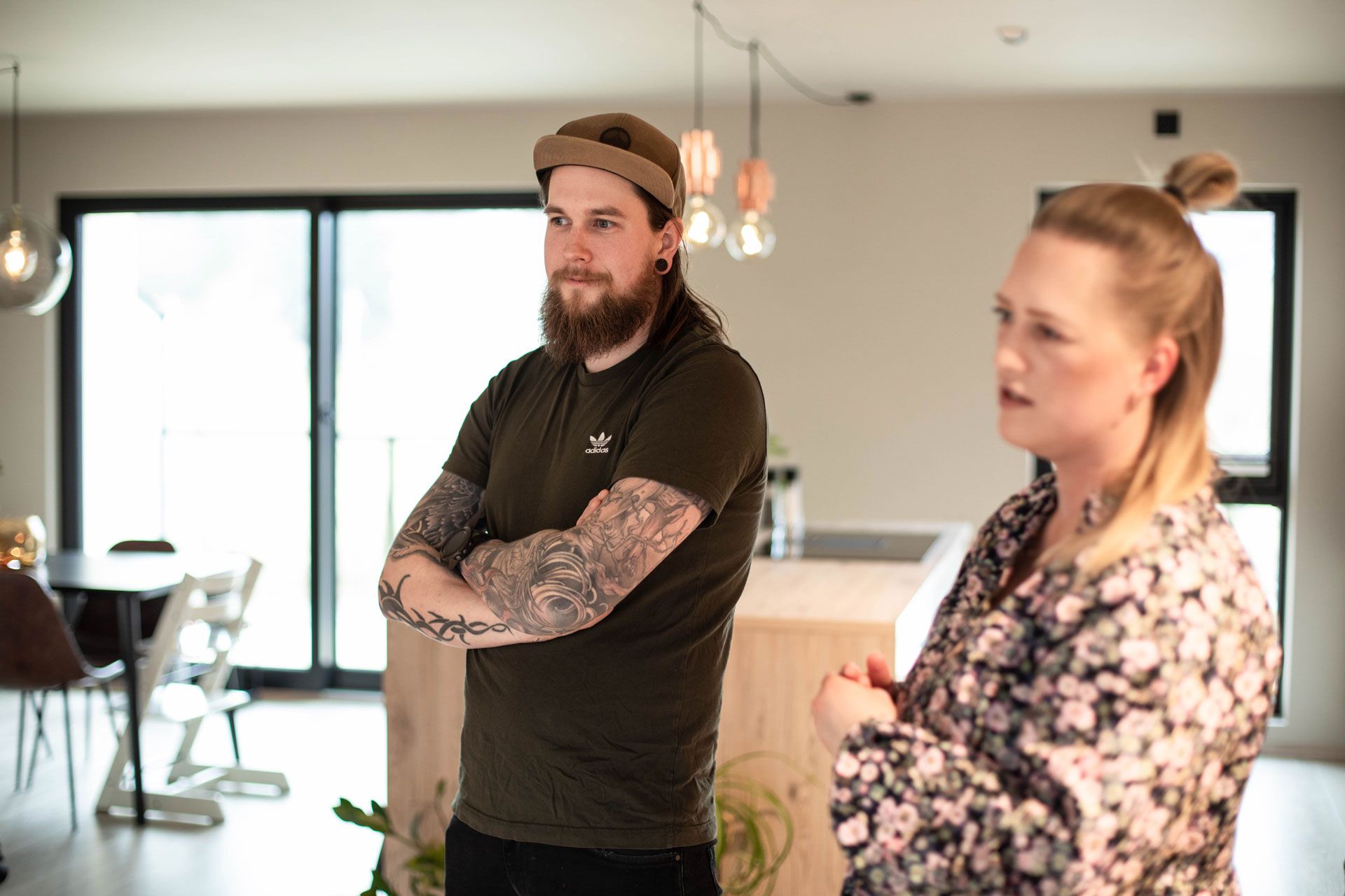 Claus og Susanne Vervik på kjøkkenet i huset sitt