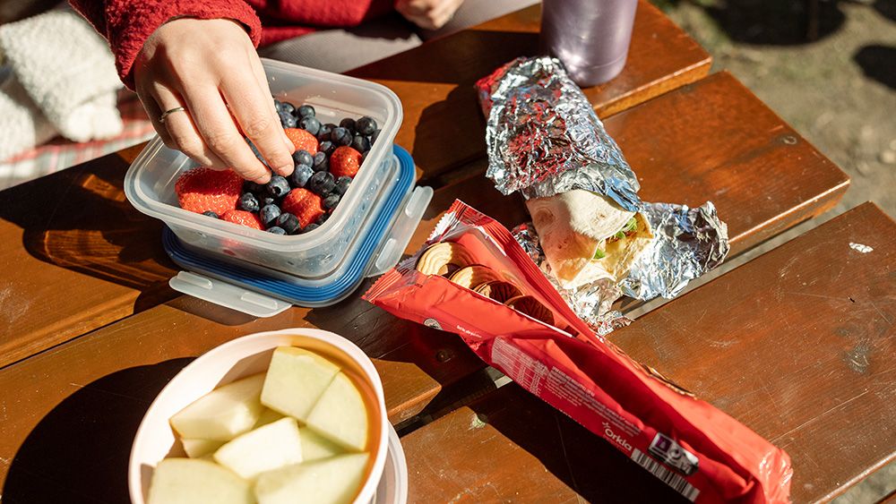 bær, kjeks og frukt