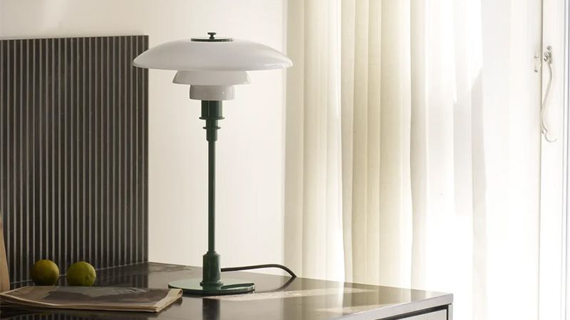 lampe på skrivebord