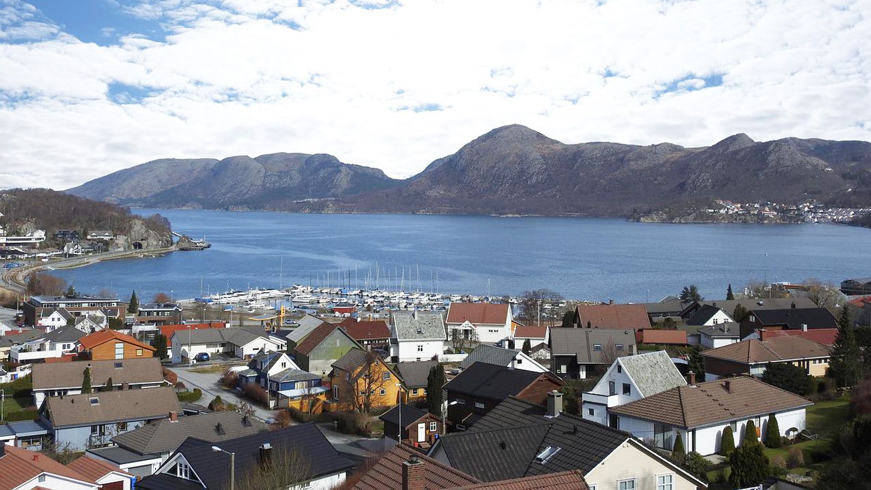 område med eneboliger ved gandsfjorden