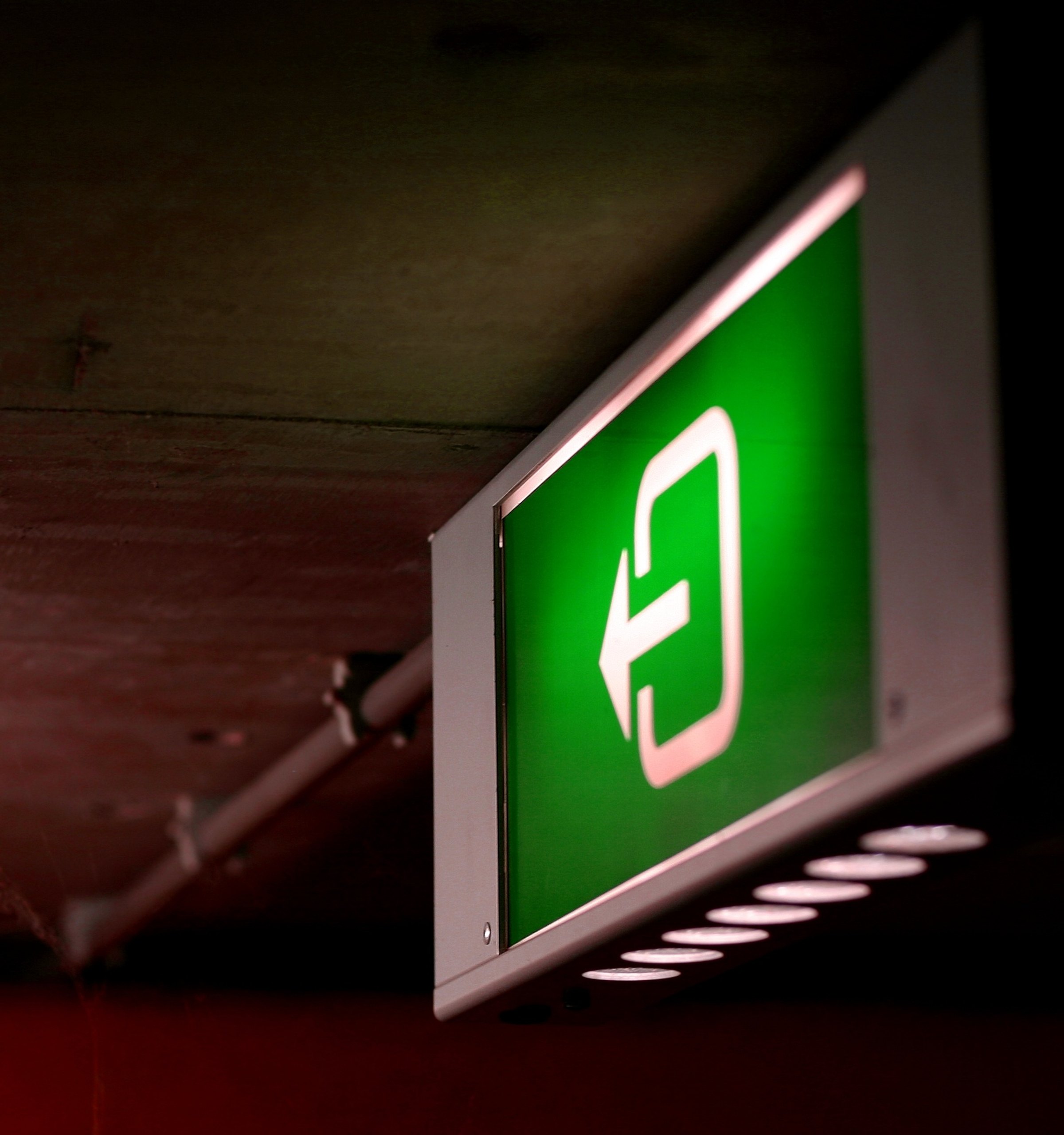 noodverlichting aan plafong