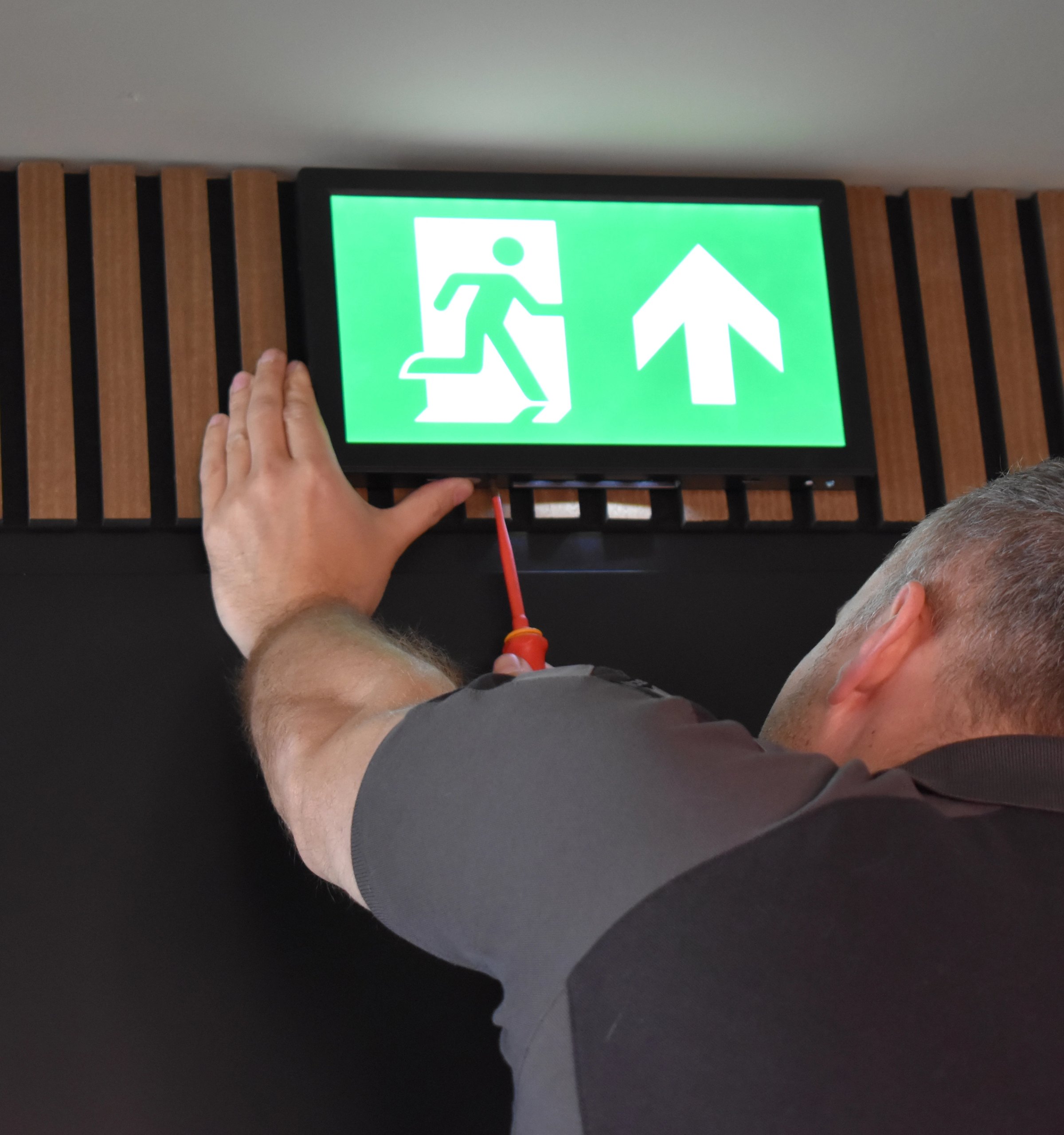 Onderhoud noodverlichtingsarmatuur