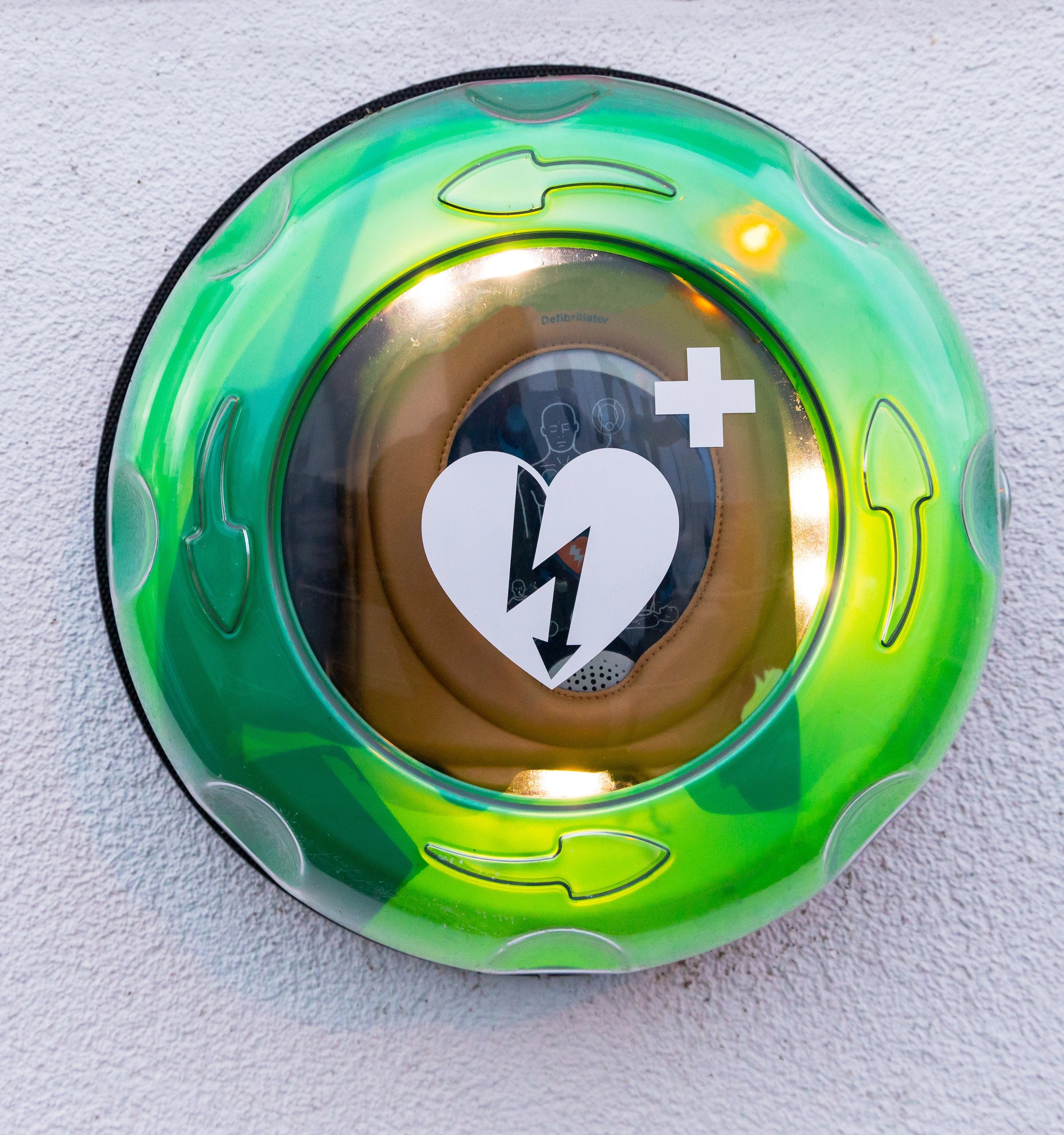 aed buiten ronde kast