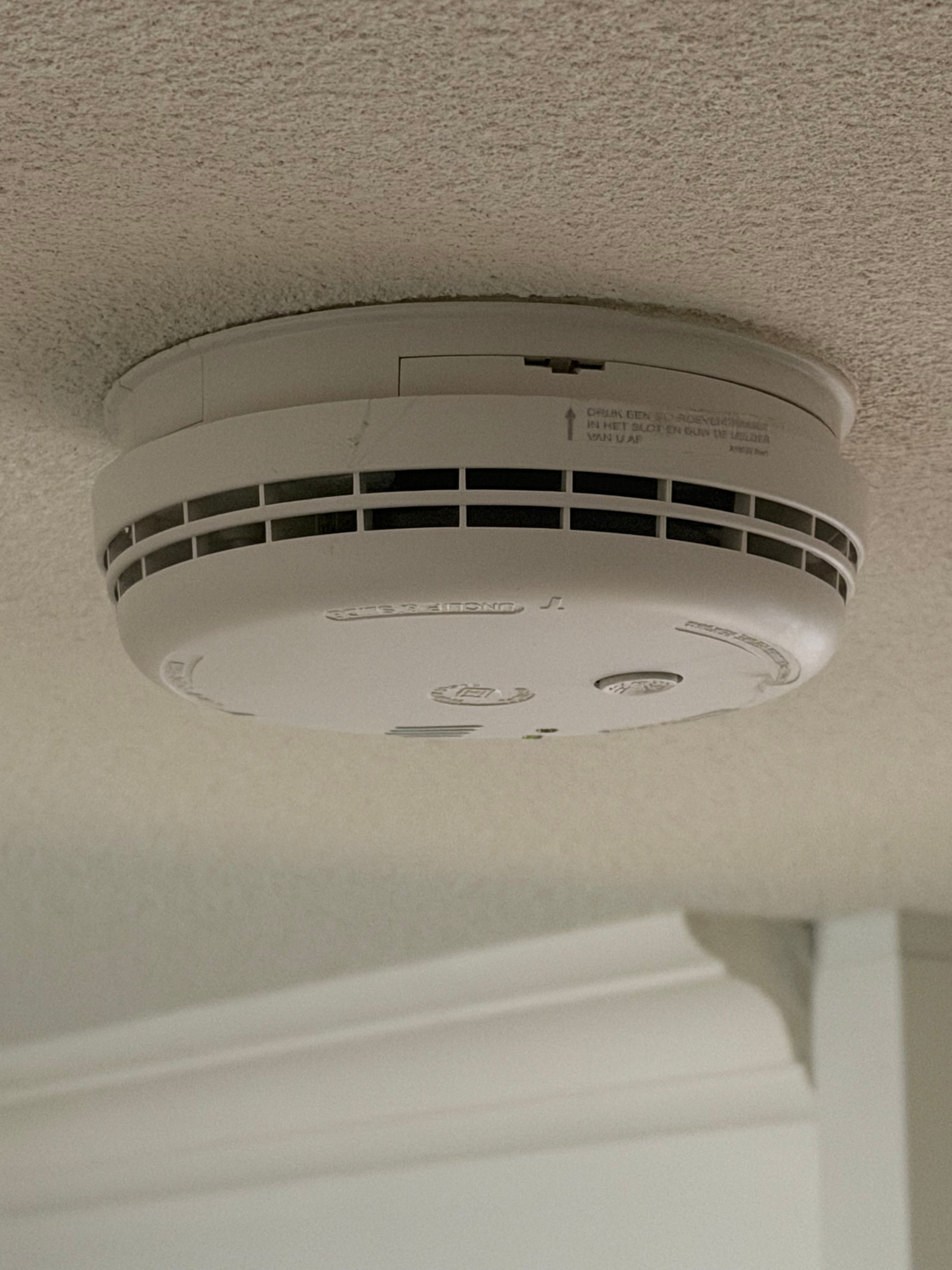 rookmelder aan plafond