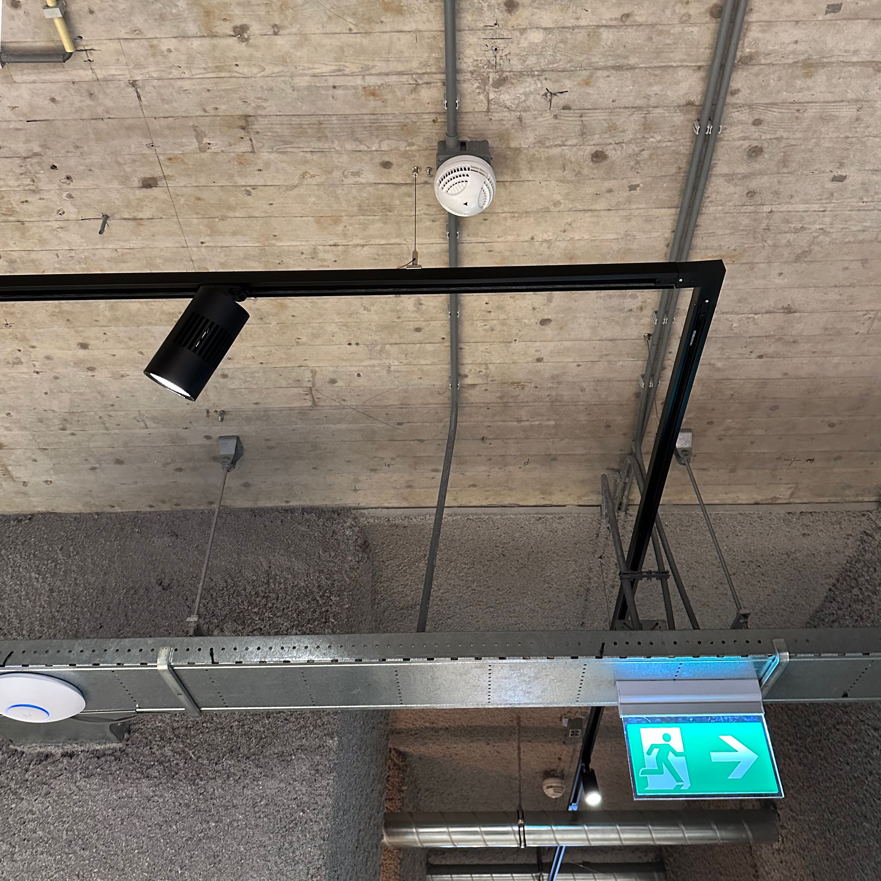noodverlichting aan kabelgoot