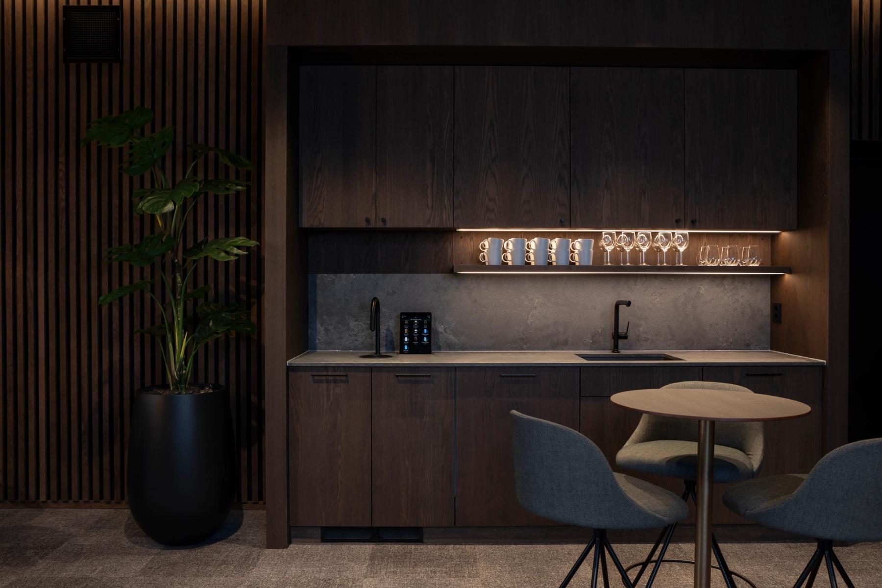 Lounge og mingle område hos Installatøren