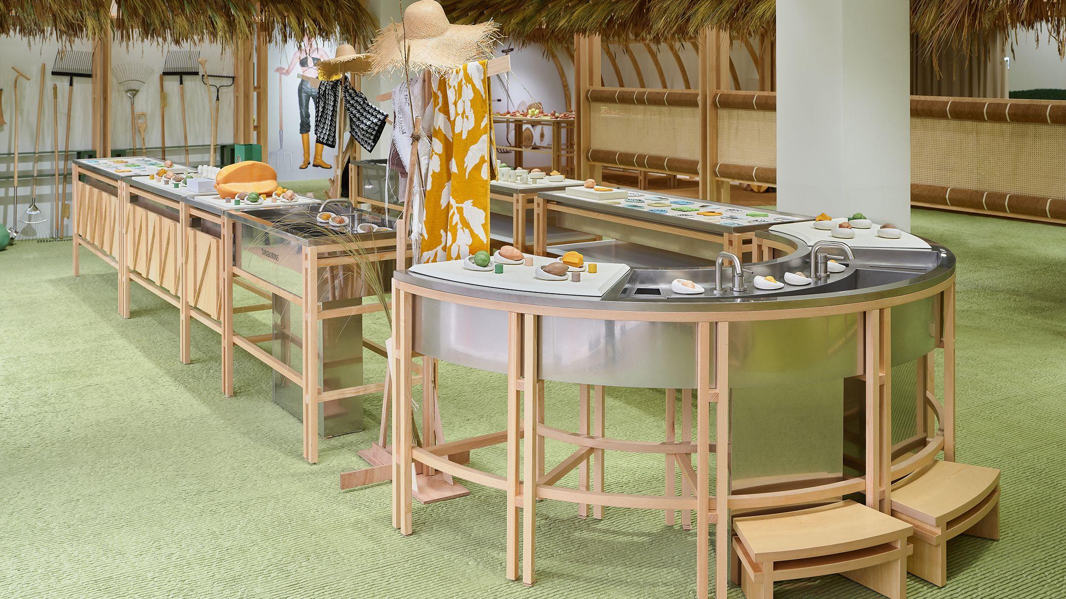 Tamburins 香皂新品展場，真實田野景緻與農具交織的空間