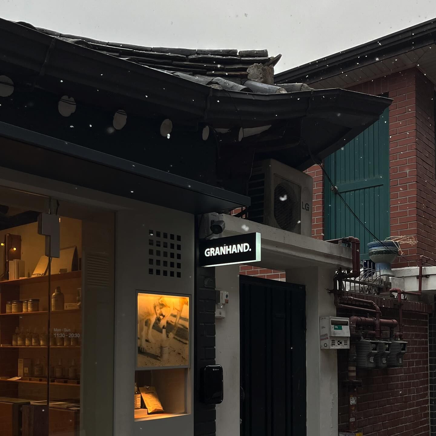 首爾北村韓屋村 GRANHAND 首店的韓屋門市外觀