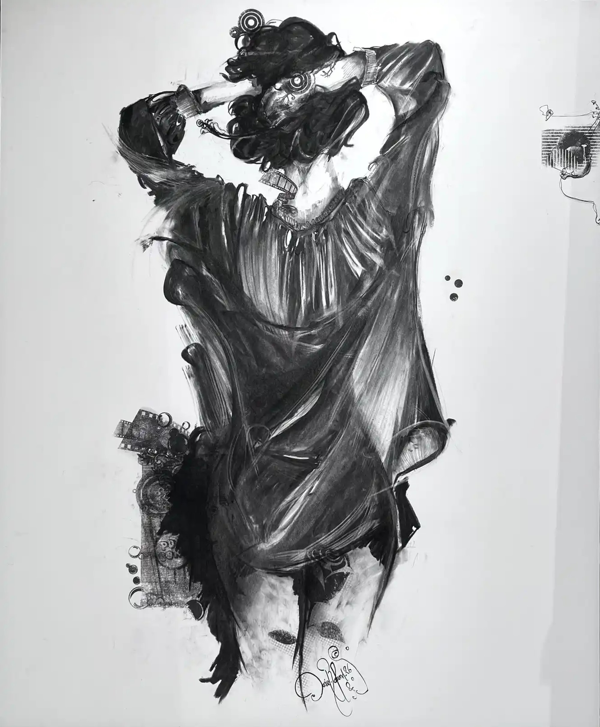 Grand dessin noir et blanc, personnage féminin se tenant de dos debout les mains dans les cheveux