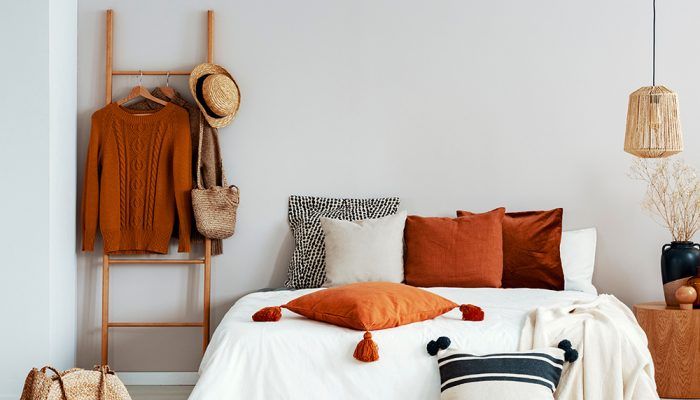 Ladder rack to decorate a bedroom