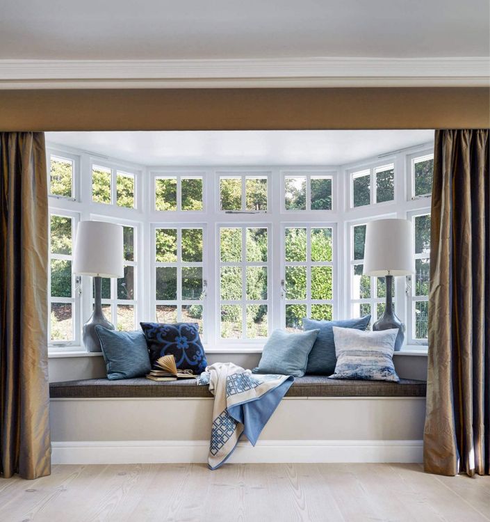 5 Curtain Ideas For Bay Windows, Living Room Bay Window Treatment Ideas