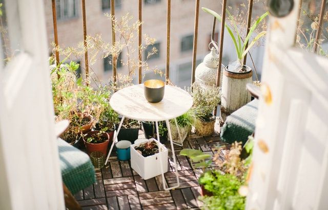Cozy Small Balcony Designs and Bright Summer Decorating Ideas