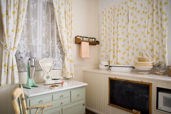 How to Style Cafe Curtains In Your Home
