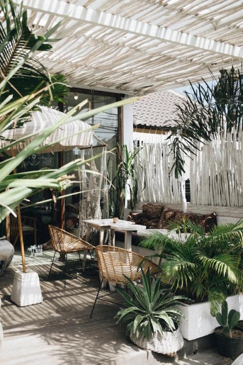 Mediterranean style porch