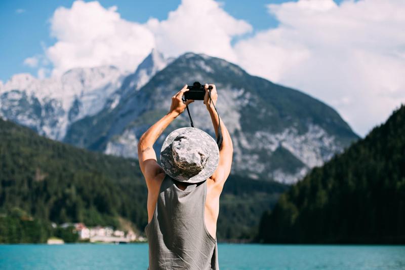 Tourist_taking_photo