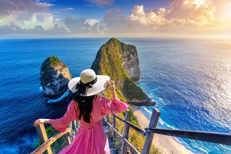 women_travel_worldwide