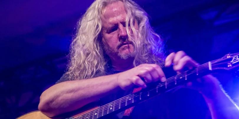 Preston Reed Tocando Violão com as Duas Mãos