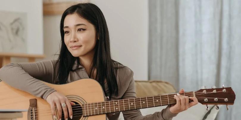 Iniciante em Violão – Duas Atitudes que vão ajudar ou Atrapalhar a sua Habilidade de Praticar Violão