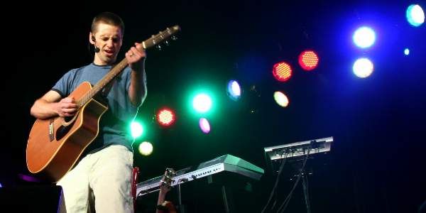 Praticando Violão – Como Improvisar no Violão Enquanto Toca Ao Vivo!