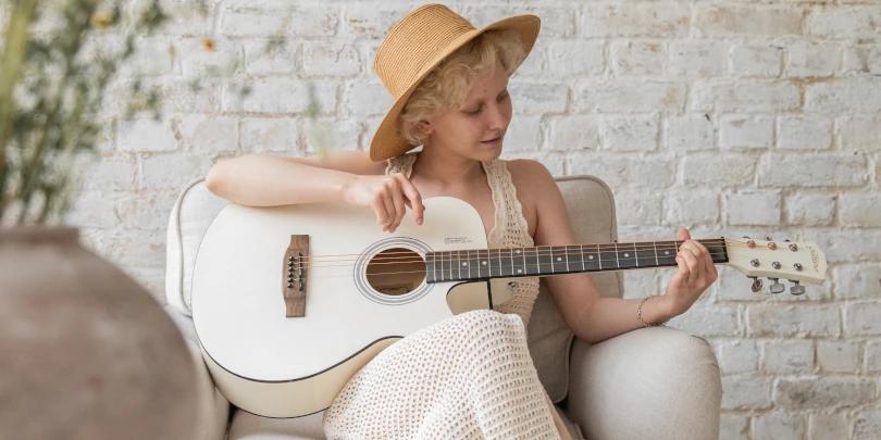 Como superar o desafio de trocar de acordes no violão: dicas para iniciantes