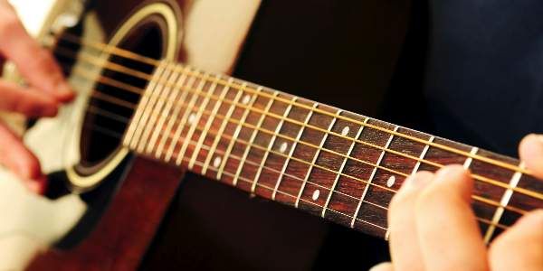 A arte de praticar violão: dicas para tocar mais, ser consistente e efetivo