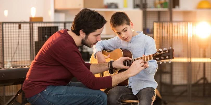 Como melhorar a sua técnica de dedilhado no violão: dicas para iniciantes