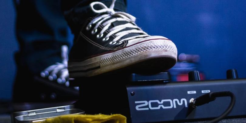 Como usar o pedal de efeito no violão: guia para iniciantes