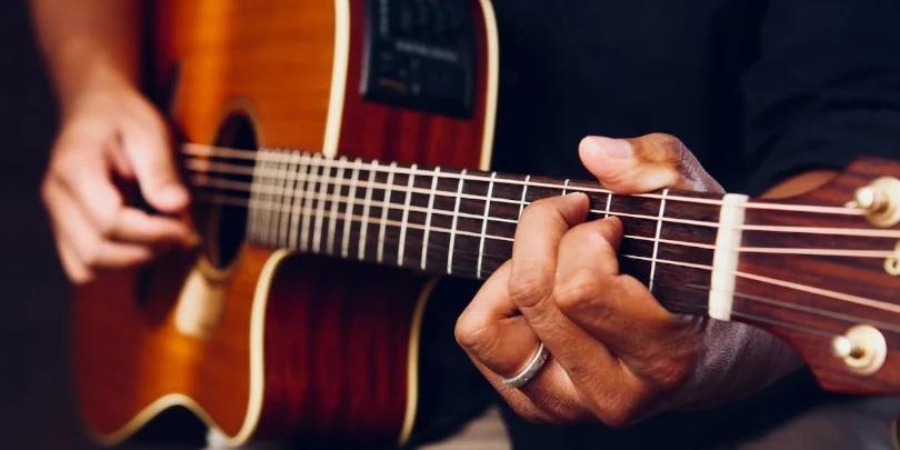 Como tocar dedilhados no violão: guia passo a passo para iniciantes
