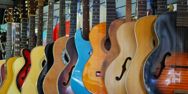 Descubra as melhores marcas de violão: Alvarez, Gibson, Yamaha e Crafter