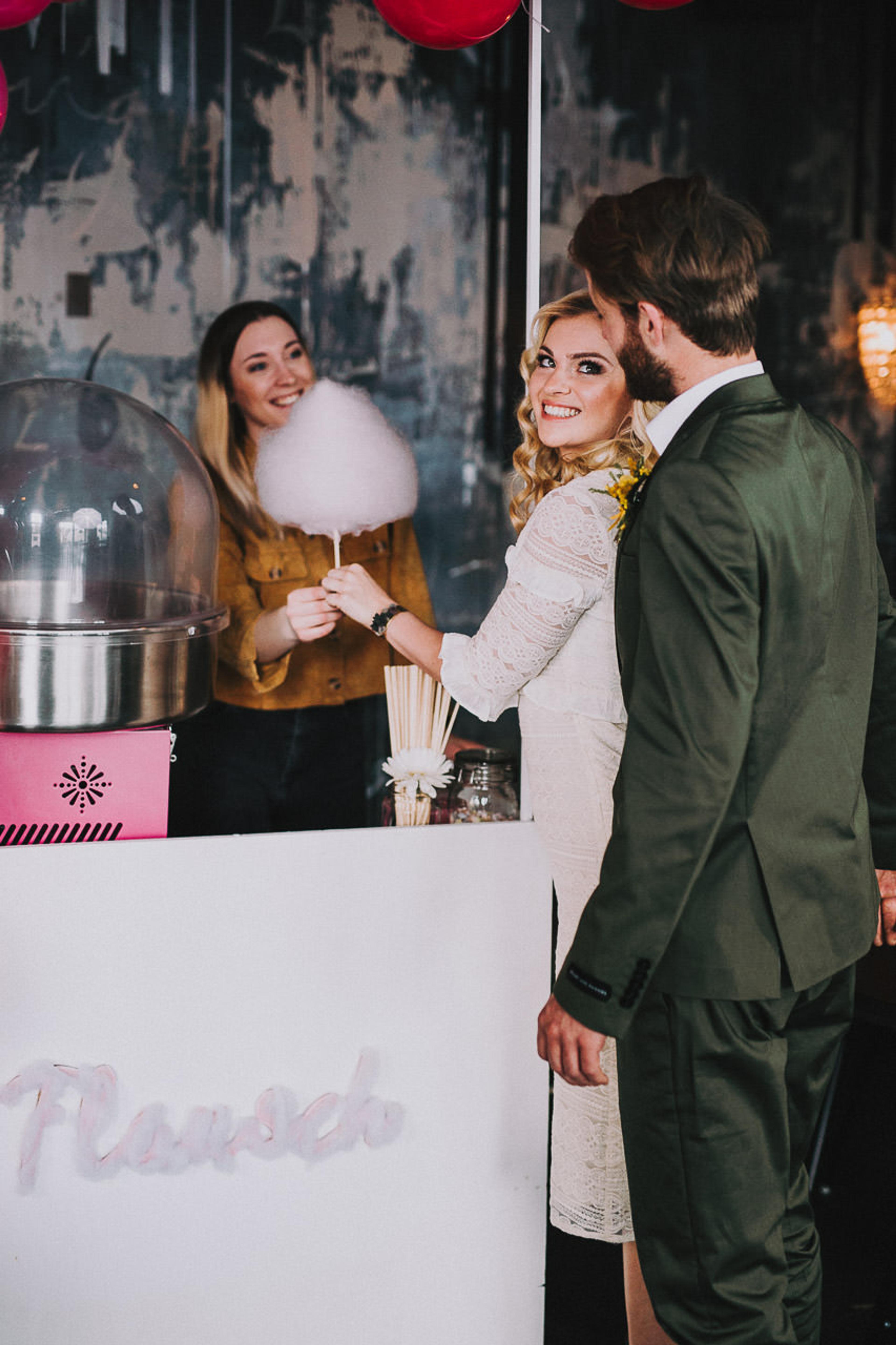 Hochzeit im 70er-Look — Bild 33