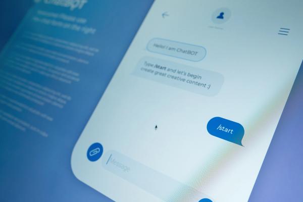 ejemplo de un chatbot aplicado a un móvil