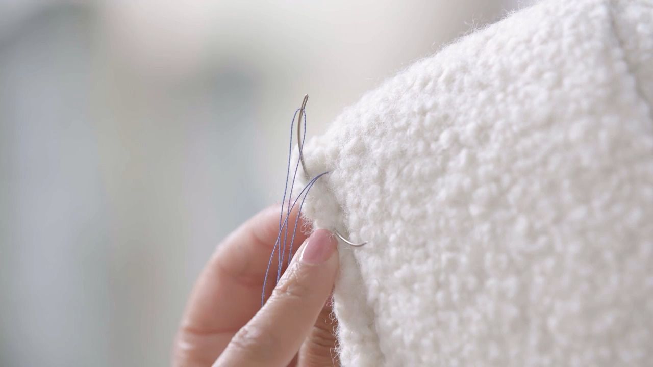 Part 22 - Stitching the chair