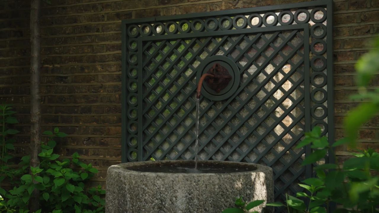 The finished courtyard garden - part 2