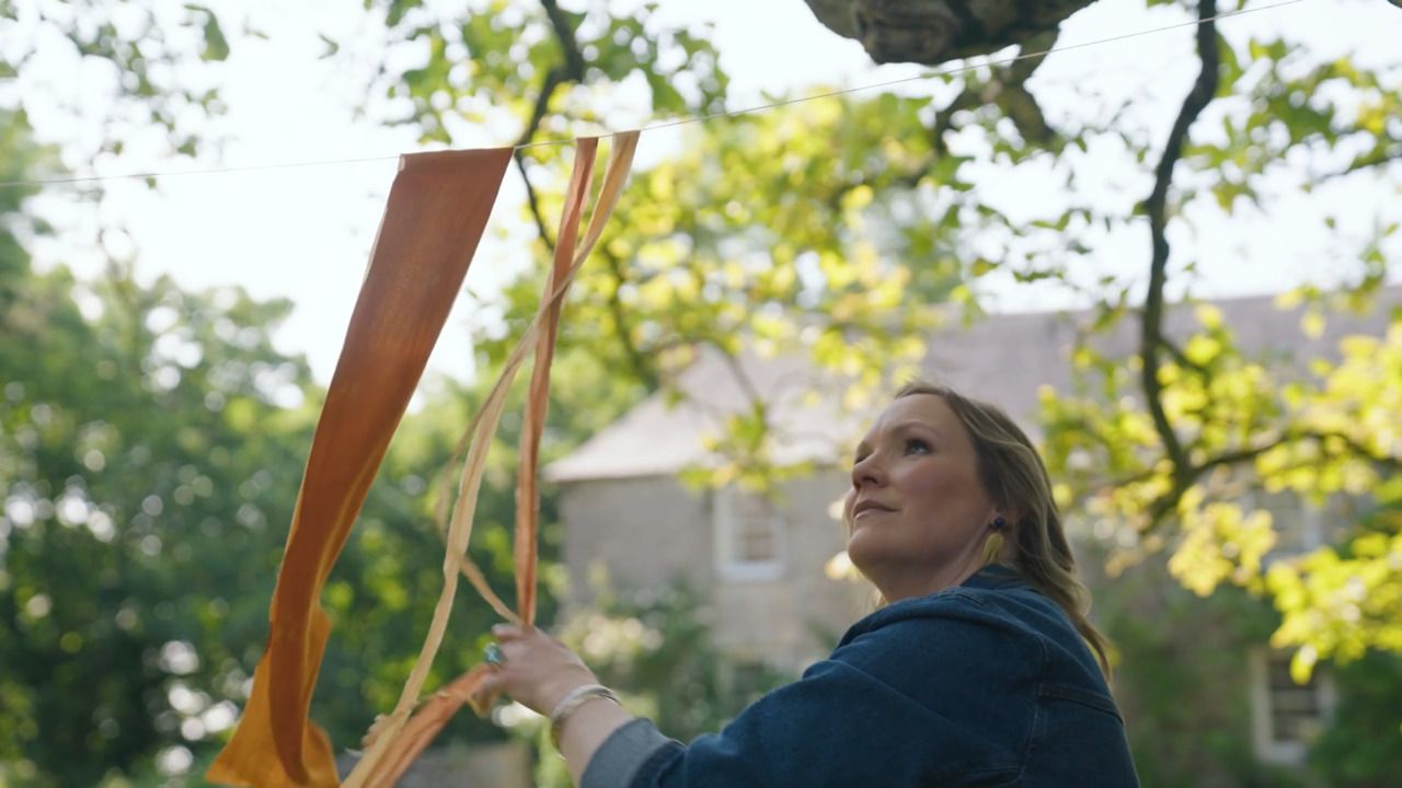 Scouring the silk ribbons