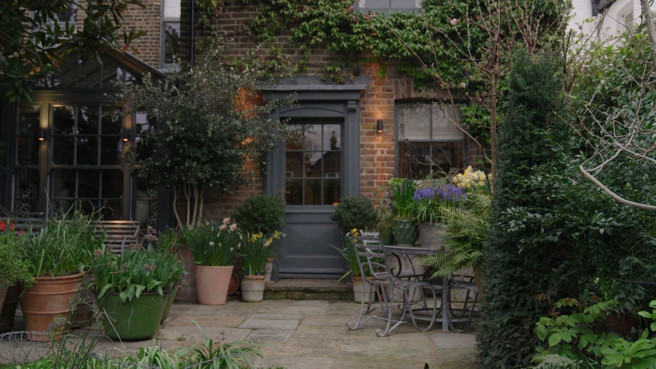 Laying out furniture & pots